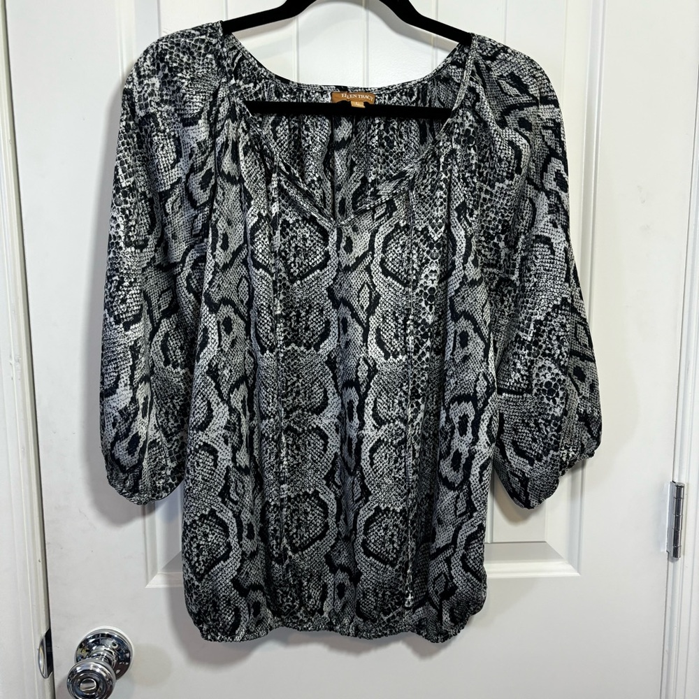 Ellen Tracy Snake Print Blouse Black Gray Size Large  D0